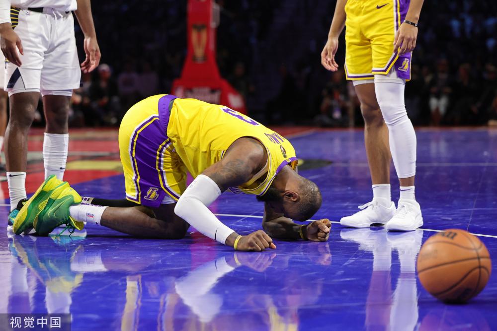 虽然比尔在 虽然比尔在